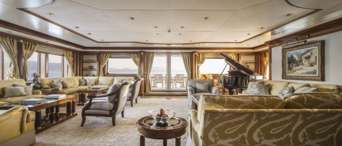 Elegant main saloon