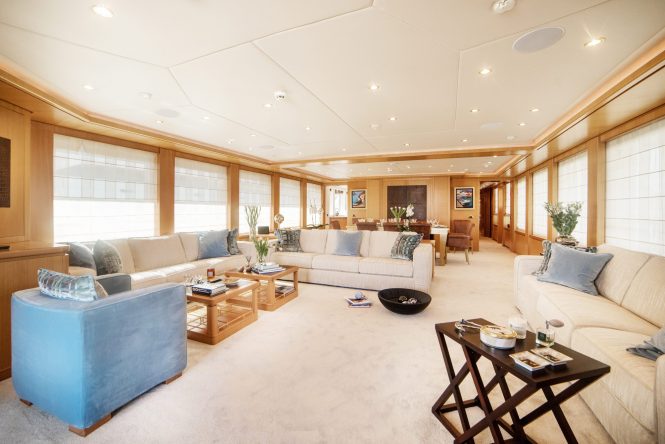 Spacious main saloon to relax