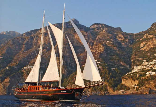 Yacht Charter in Sicily: 29m sailing gulet MYRA offering last minute special
