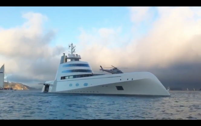 Video: Motor yacht A Helicopter landing