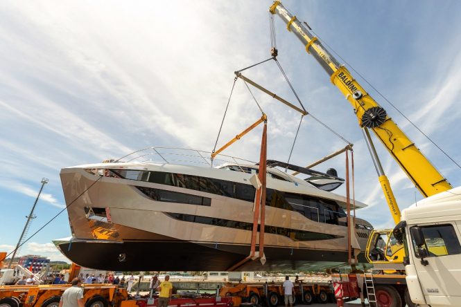 Dominator 28M Ilumen Motor Yacht ZALANKA Touches Water