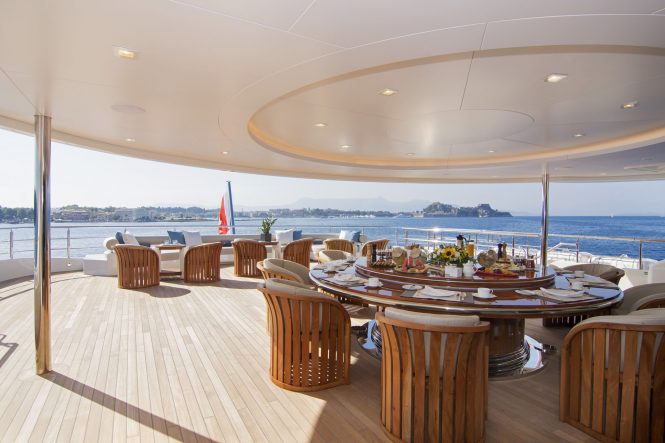 Alfresco dining