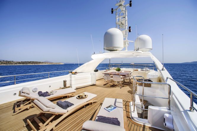 Spacious sun deck