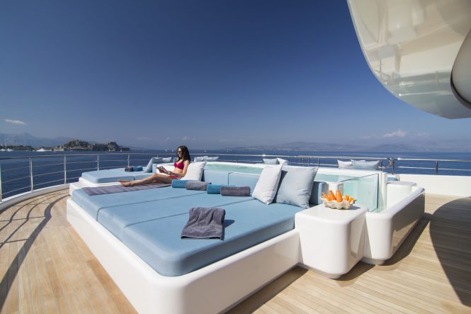 Swimming pool with sun pads