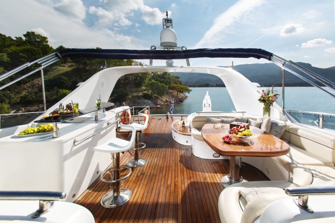Flybridge offering a great area to relax and enjoy the vacation
