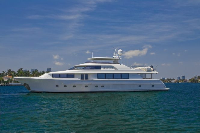 ‘No Delivery Fees’ with 34m motor yacht ALICIA from Nassau