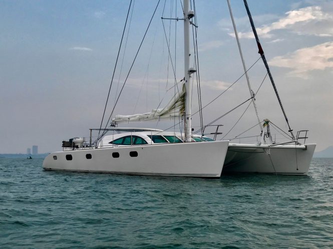 22m luxury catamaran yacht LAYSAN offering three free dives in the Caribbean