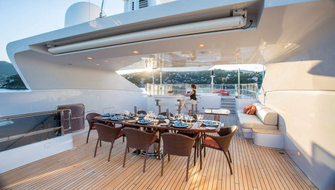 vast sun deck