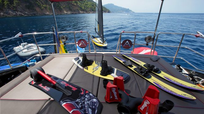 water toys selection for unlimited fun while on vacation