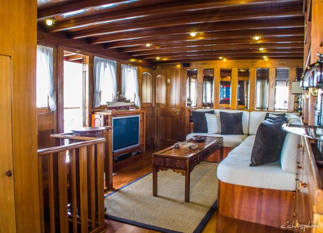 Cosy saloon area