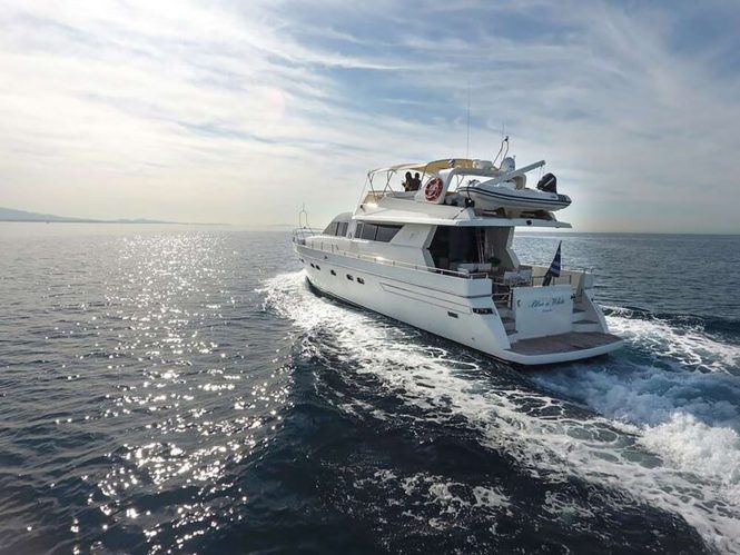 10% early-bird charter special for motor yacht BLUE N’ WHITE in Greece