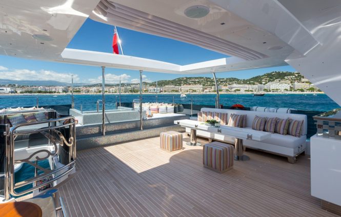 Spacious sun deck