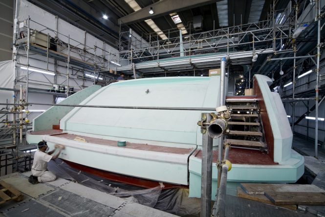 Work in progress on Elettra - transom