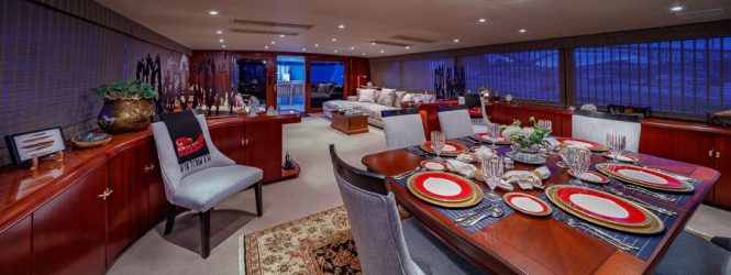 Saloon with dining area
