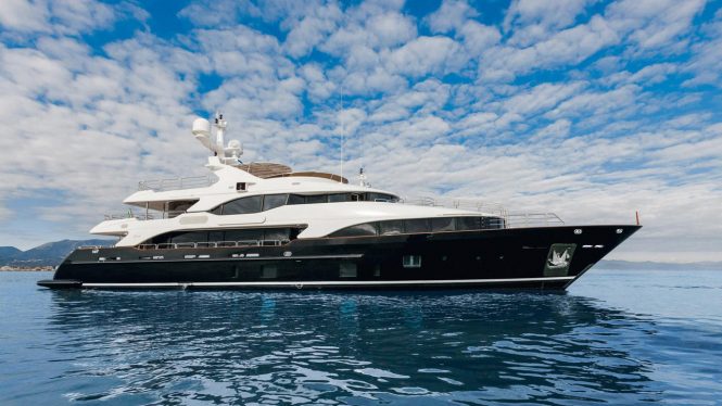 Last minute Bahamas charter aboard 44m motor yacht CHECKMATE