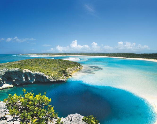17m Lagoon catamaran yacht AMURA II offering 10% off Bahama charters