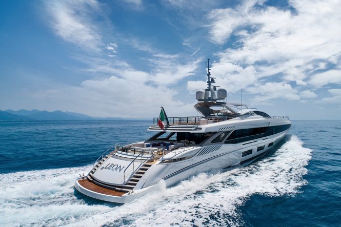 Mangusta yacht EL LEON