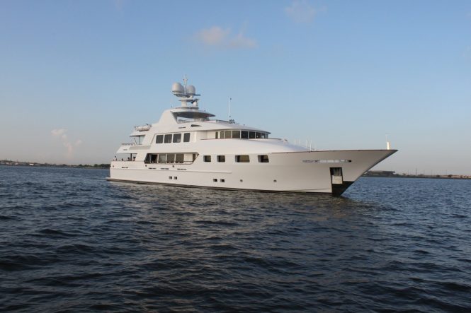 ‘8 nights for the price of 7’ in the Bahamas with charter yacht AQUASITION