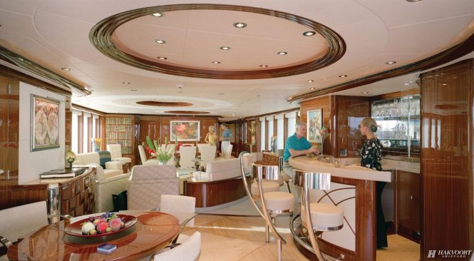 Saloon with dining area