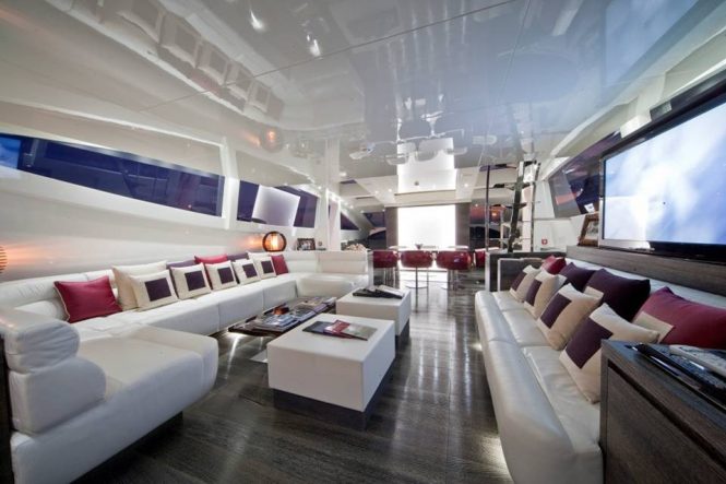 Spacious interior saloon with a dining area aft