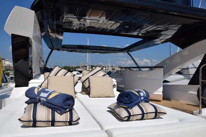 Flybridge sunbathing area