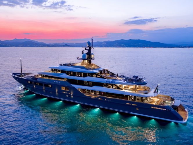 Get noticed thanks to the amazing light installation throughout the entire vessel