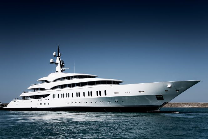 First exterior images of brand-new mega yacht Benetti FB275