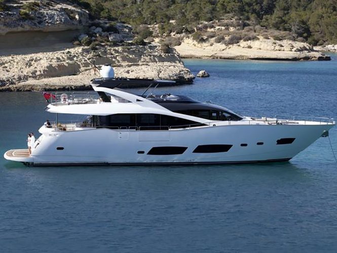 28m Sunseeker Yacht RAY III offering 20% charter discount in June