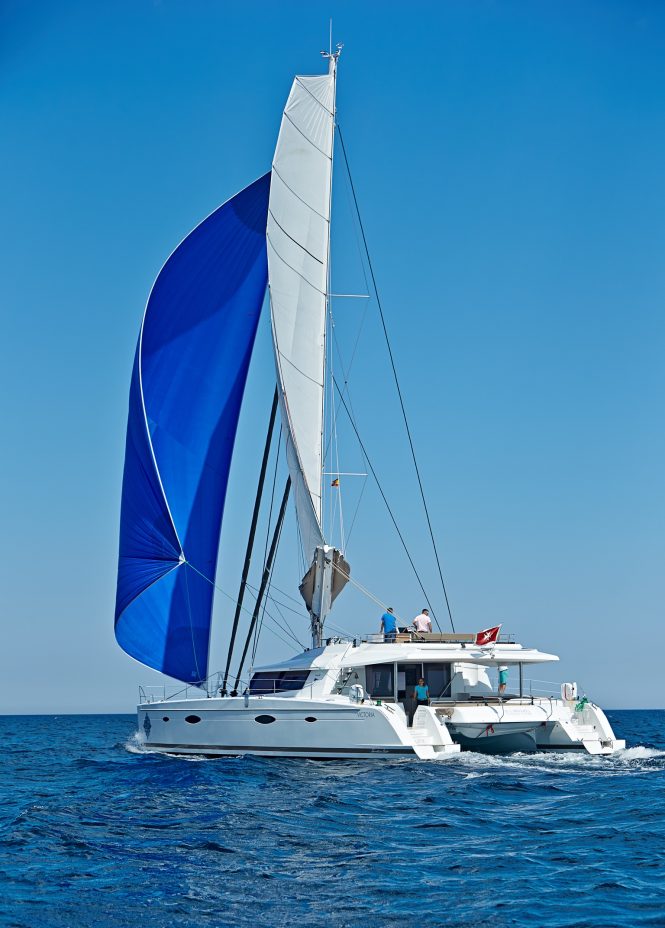 Sailing cat LIR