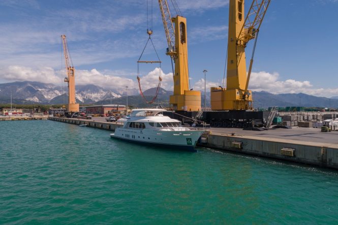 31m motor yacht VANADIS on water