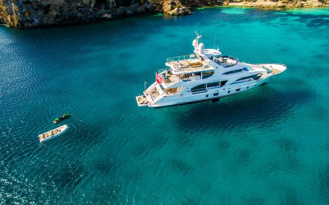 33m Mediterranean charter yacht Incontatto changes name to LULU
