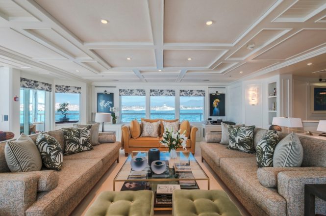 Lounge with plenty of seating for a relaxed socialising experience