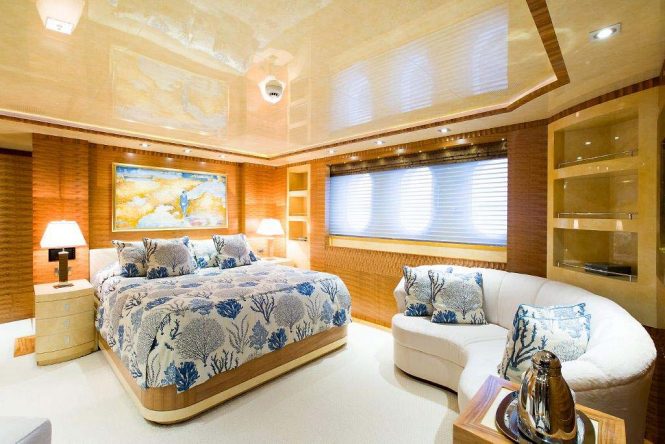 Lovely accommodation aboard