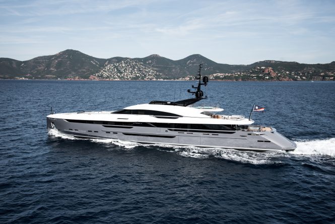 UTOPIA IV superyacht