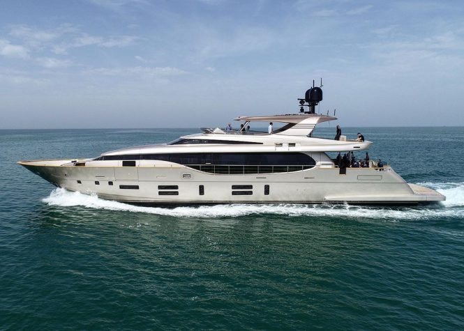 37m LADY ELAINE hits the water at Canados Yachts