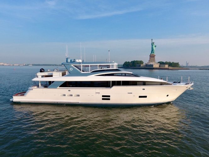 Hatteras motor yacht Optimus delivered to her owner in the US