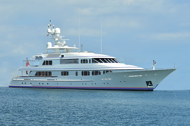 Caribbean and Bahamas luxury charter yacht Cynthia replicated on a 1:60 scale by Brian Klassen Models