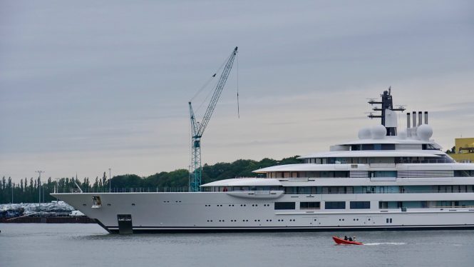 Project Lightning leaving shed at Lurssen - Photo credit DrDuu