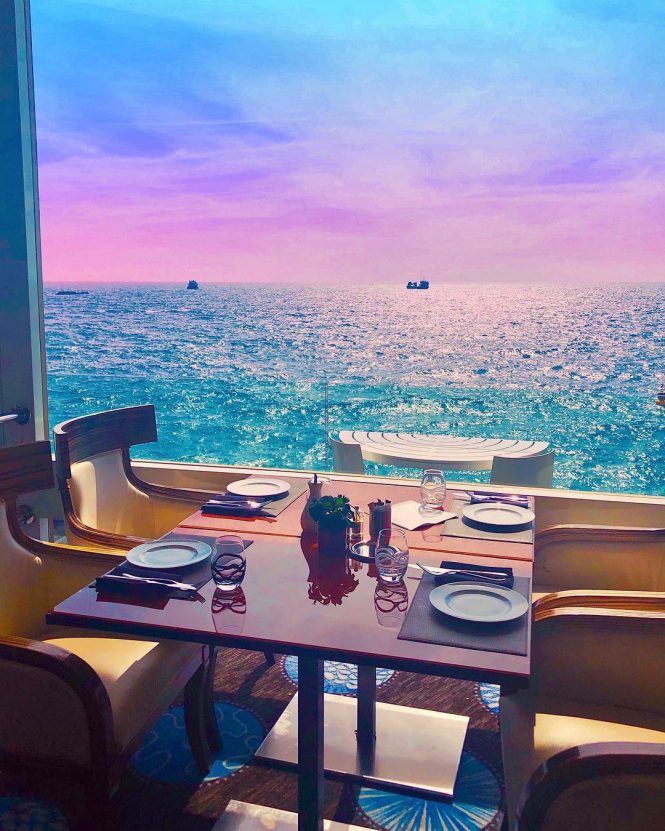 Saphir 24 bistro lounge and bar