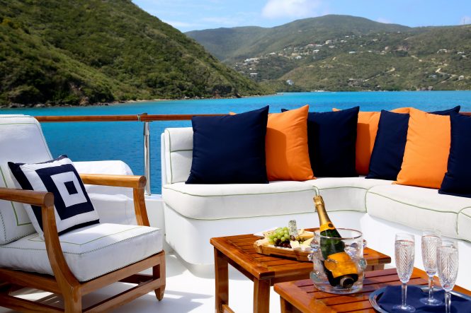 Charter Yacht M4 Offers $10,000 OFF during the US labour weekend