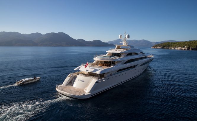 Luxury yacht O’Ptasia receives first custom tender ‘Onda 321L’