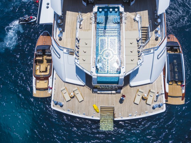 Aft decks and beach club (© Imperial Yachts)
