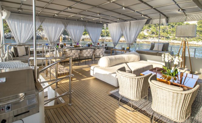 upper deck dining