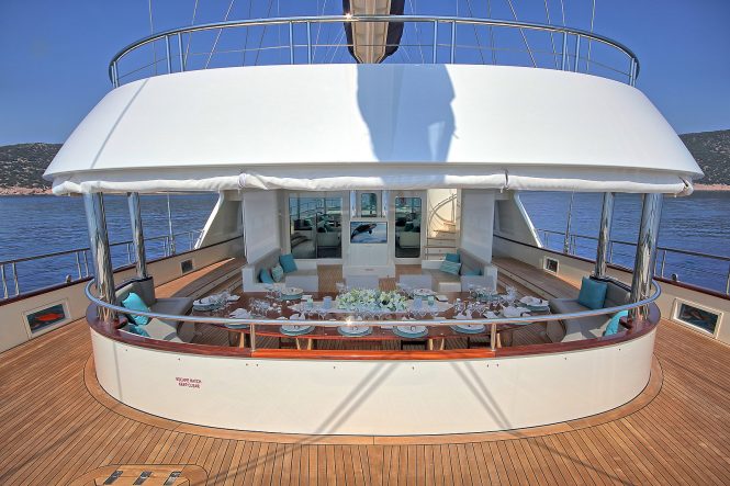 Alfresco dining