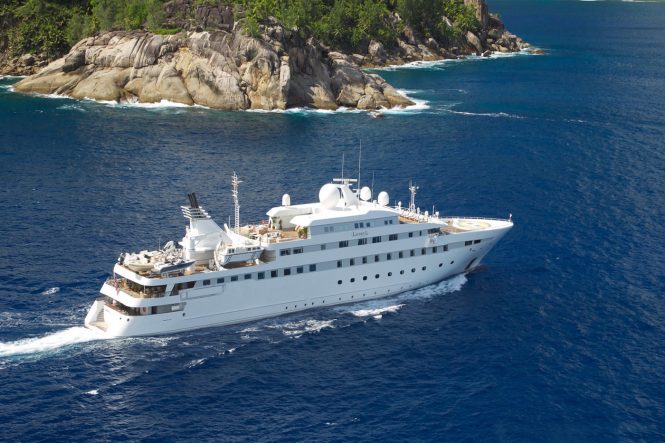 Mega Yacht LAUREN L