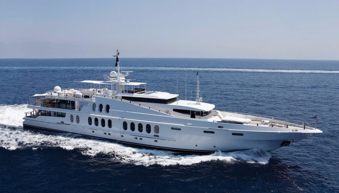 Christmas and New Year’s Special: 14 days for the price of 10 with superyacht OCEANA in the Caribs
