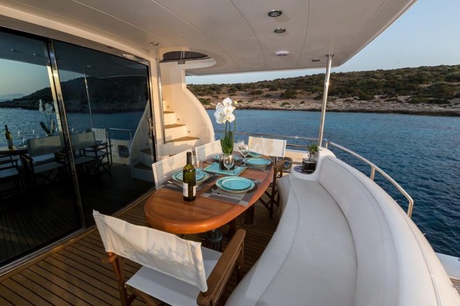 Alfresco dining