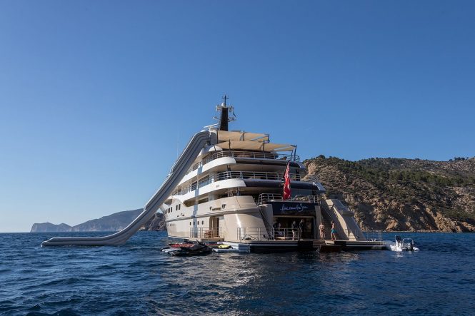 Here Comes The Sun aft view with a great beach club