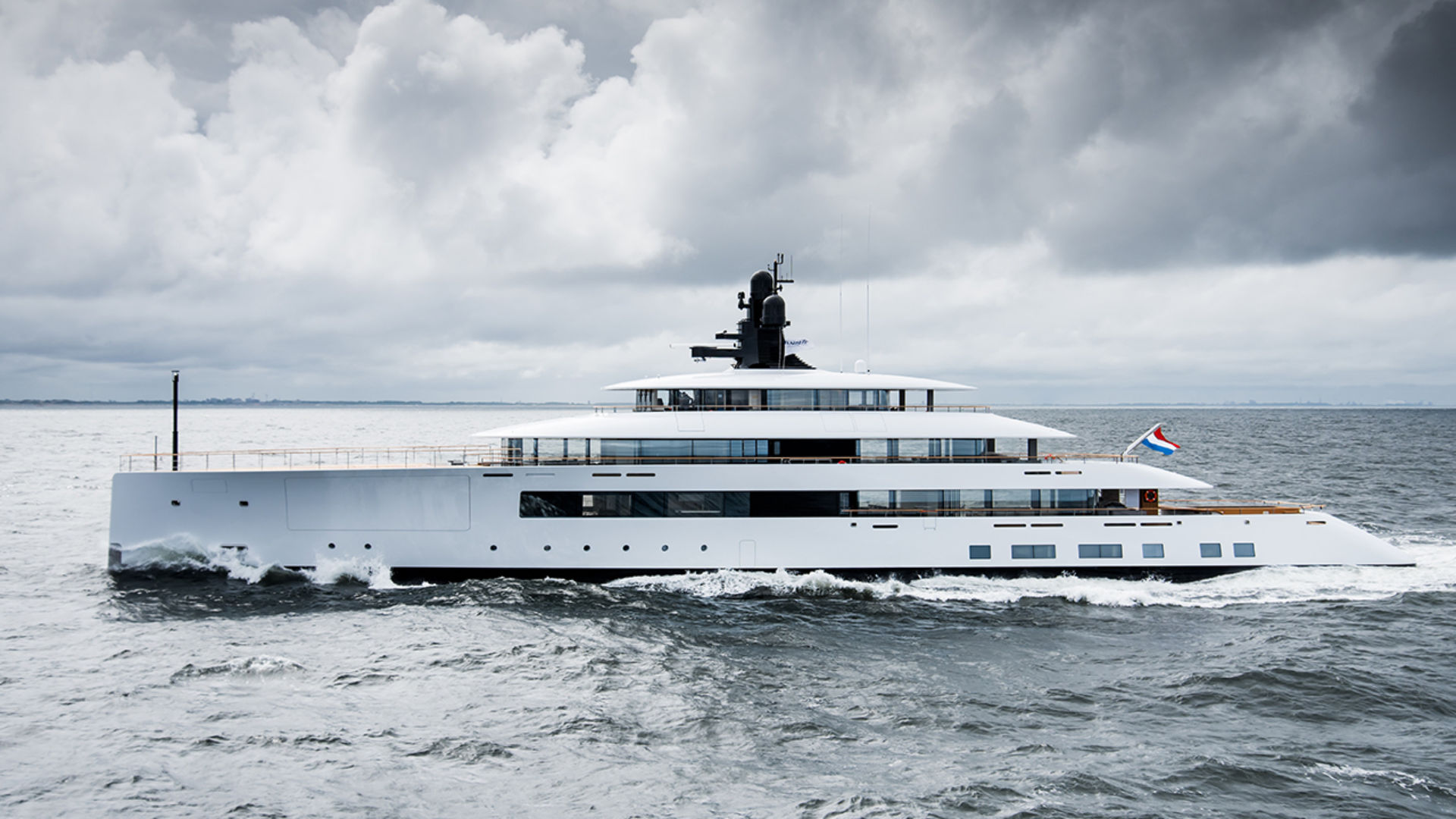 Has Feadship yacht SYZYGY 818 been sold and renamed PI?
