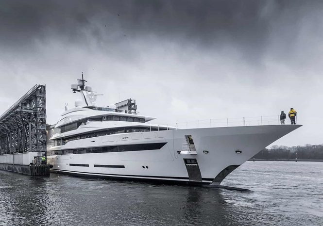 87m Yacht PROJECT HAWAII hits water at Lurssen